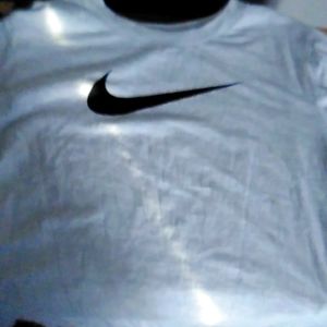 Nike shirt not used new no rips in it